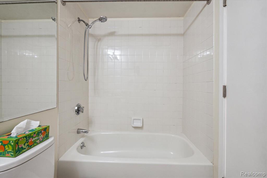 3320 SPINNAKER Lane, 74-14C, Detroit, MI 48207 — Photo 24