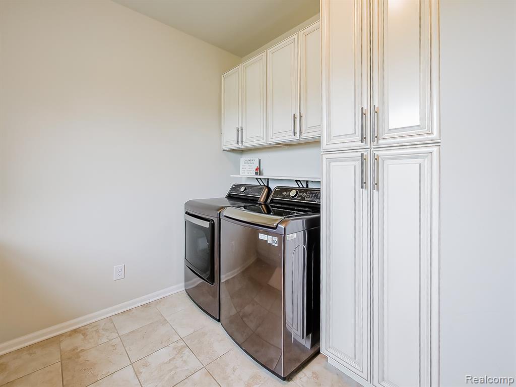 24503 Scenic Drive, South Lyon, MI 48178 — Photo 36