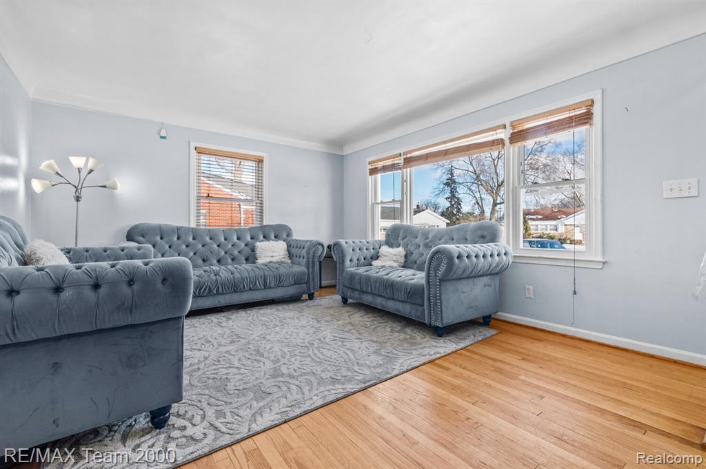 9 Christine Court, Dearborn, MI 48124 — Photo 3