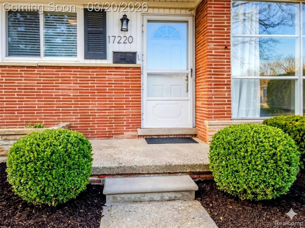 17220 W 13 Mile Road, Beverly Hills, MI 48025 — Photo 2