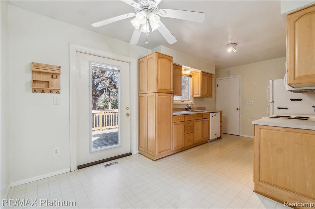 430 WILD OAK Lane, Perry, MI 48872 — Photo 16