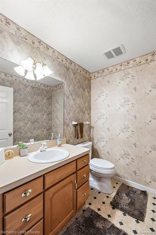 686 W CALEDONIA Street, Howell, MI 48843 — Photo 50