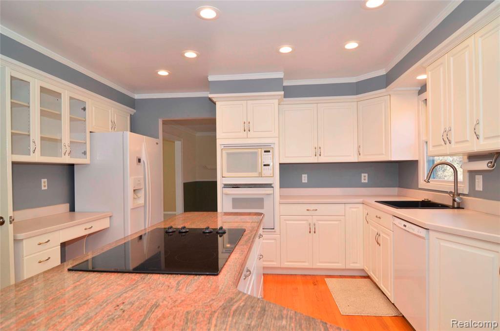 8152 Fairfield Circle, Springfield, MI — Photo 5