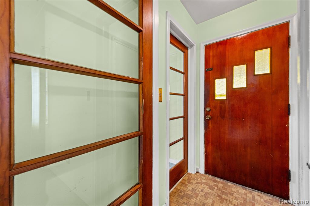 6874 Greenview Avenue, Detroit, MI 48228 — Photo 3