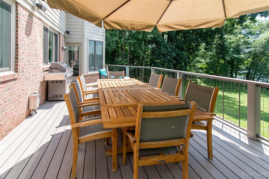 3166 W Beach Lake Drive, Milford, MI, 48380