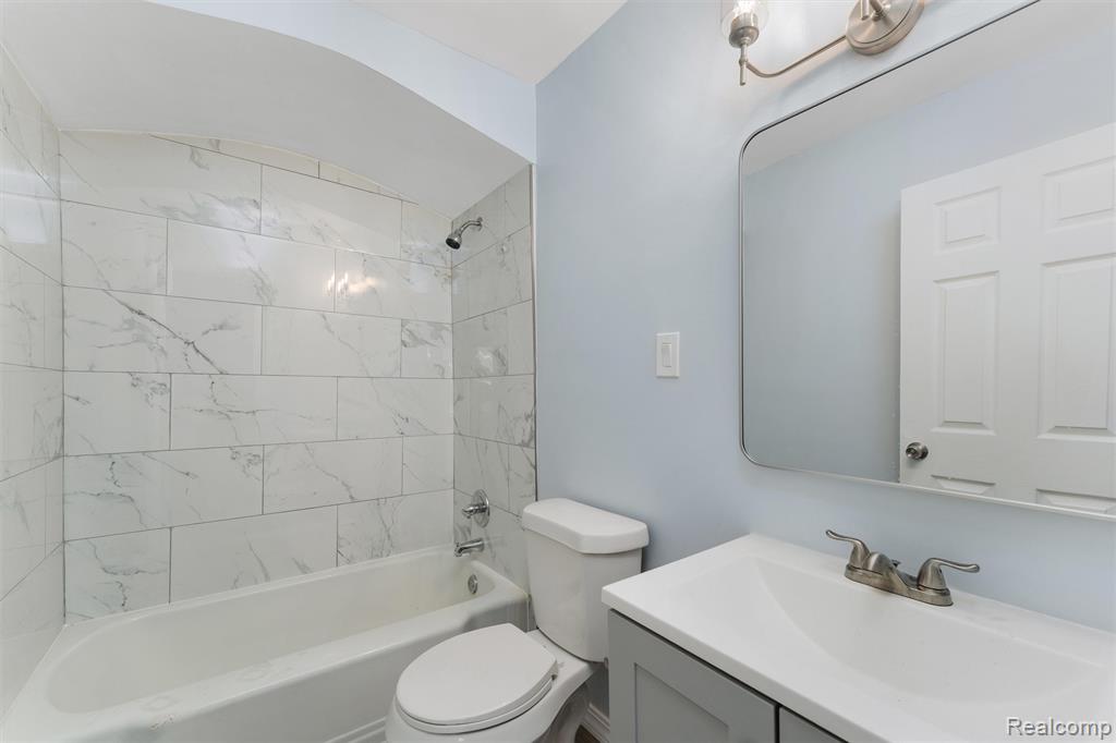 18704 Sunderland Road, Detroit, MI 48219 — Photo 9