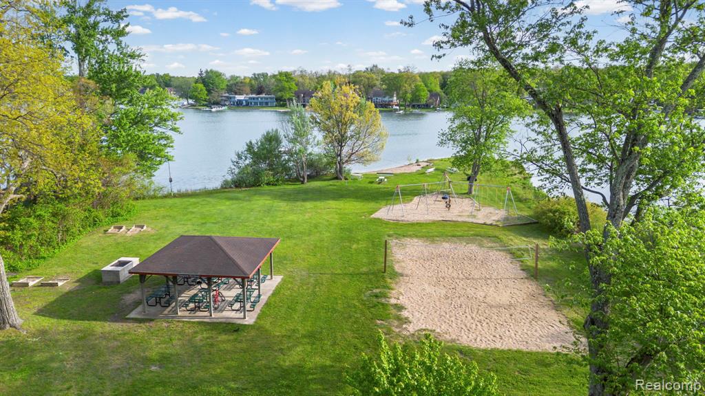 3160 Mandrake Street, Commerce Twp, MI 48382 — Photo 16