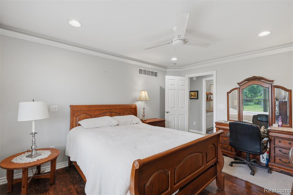 3477 Amber Oaks Drive, Howell, MI 48855 — Photo 15