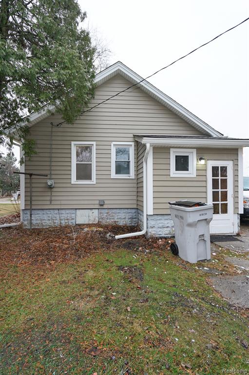 74 W BERNHARD Avenue, Hazel Park, MI 48030 — Photo 5