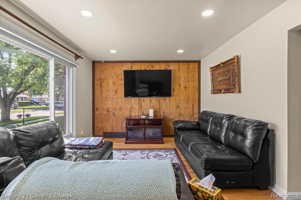 589 HELEN Street, Garden City, MI — Photo 4