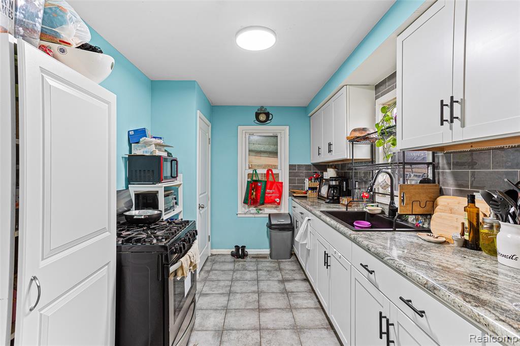 940 Stewart Avenue, Lincoln Park, MI 48146 — Photo 9