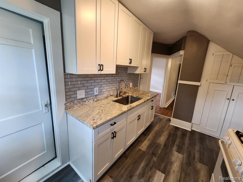 703 W MARSHALL (UPPER UNIT), Ferndale, MI 48220 — Photo 2