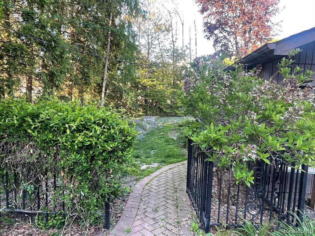 532 SAINT CLAIR Street, Grosse Pointe, MI 48230 — Photo 6