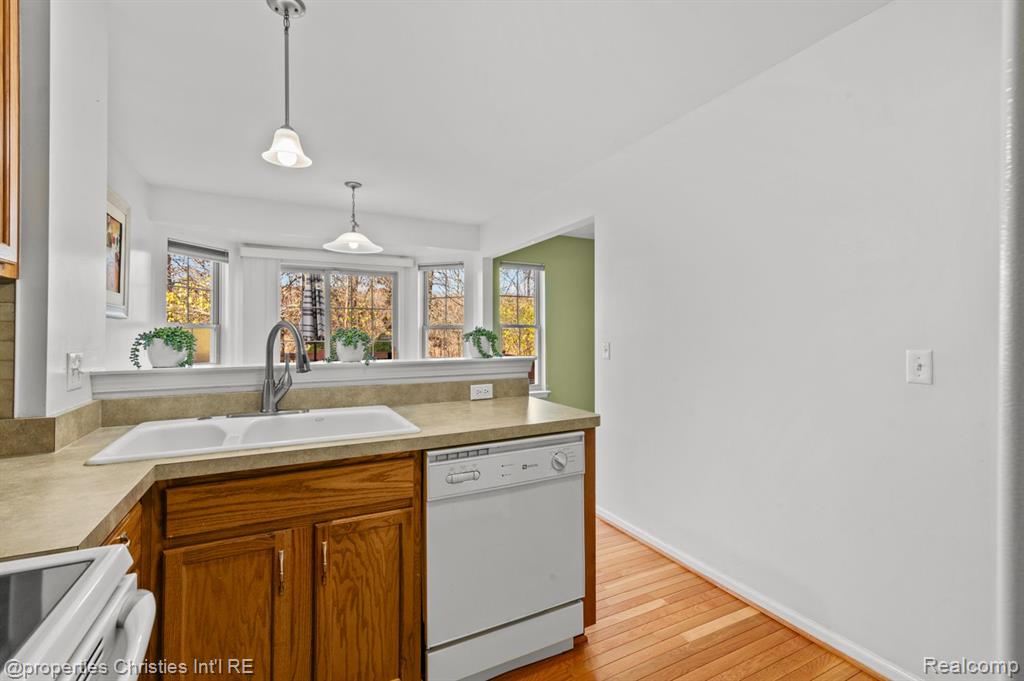 8780 IRONWOOD Drive, Van Buren, MI 48111 — Photo 10
