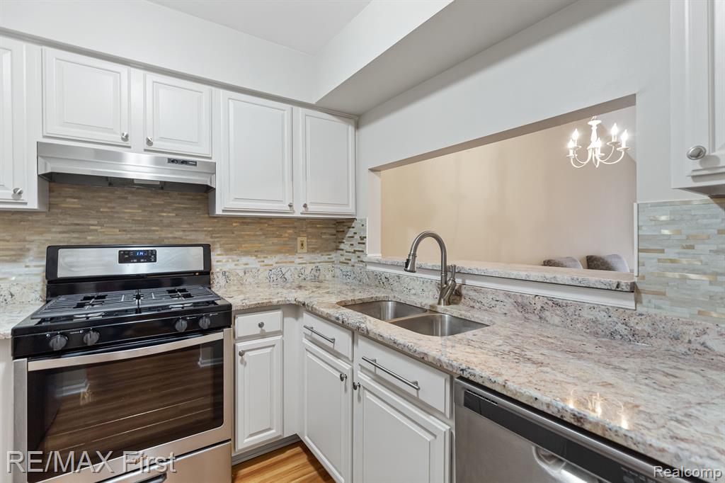 41450 AMBERCREST Drive, Sterling Heights, MI 48314 — Photo 4