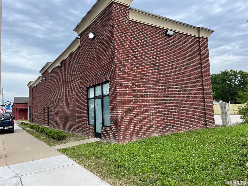 5540 E 8 MILE Road E - Photo 5