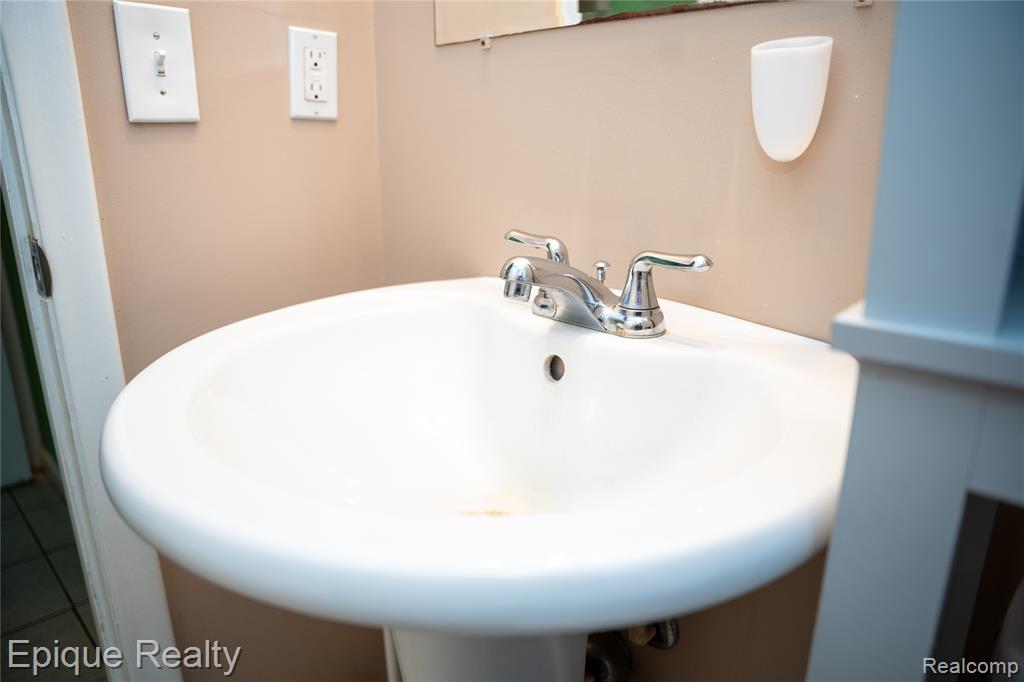 4505 Old Carriage Road, Flint, MI 48507 — Photo 11