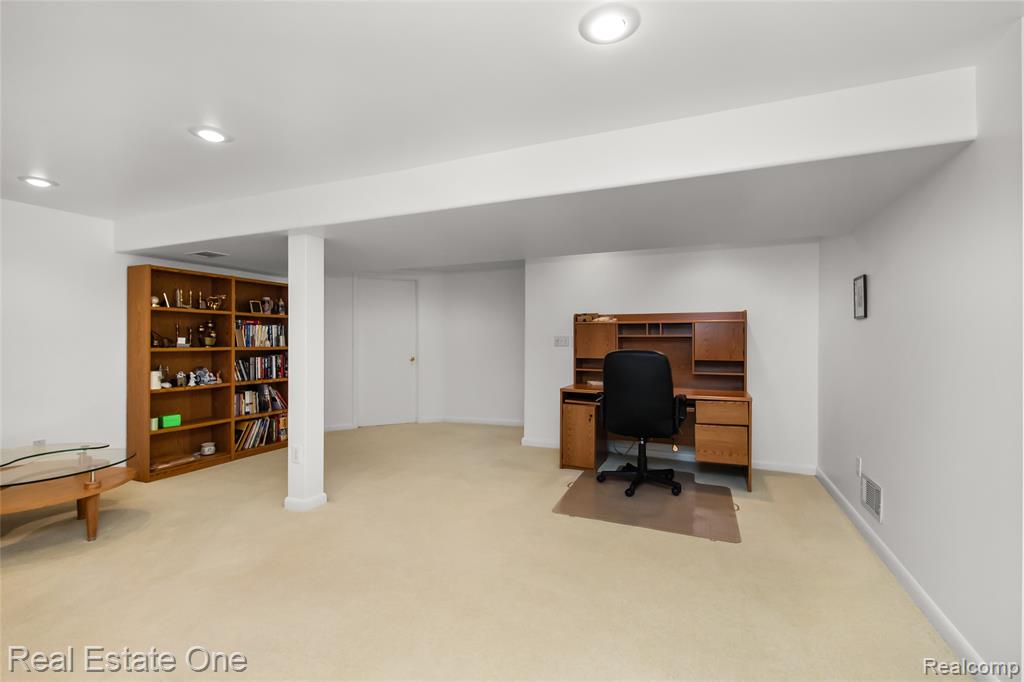 367 N Oak Drive, Commerce Twp, MI 48390 — Photo 29