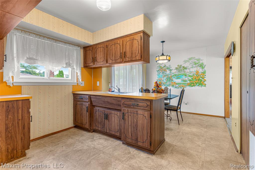 6545 N Charlesworth Street, Dearborn Heights, MI 48127 — Photo 6