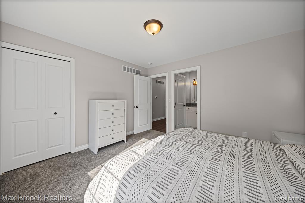 694 S Squirrel Road, Auburn Hills, MI 48326 — Photo 18