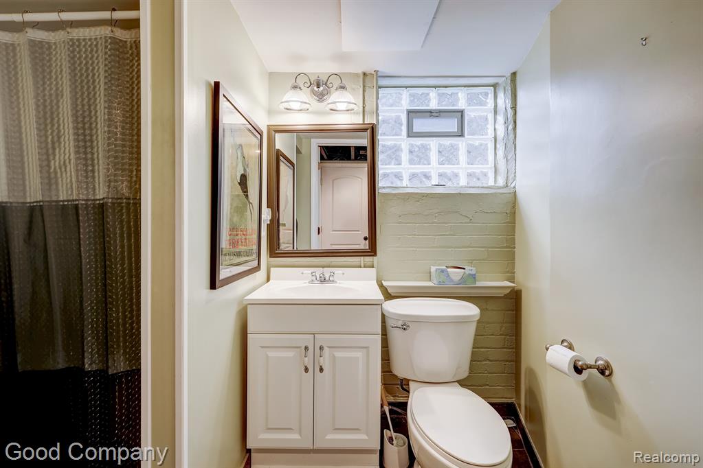 714 W HAZELHURST Street, Ferndale, MI 48220 — Photo 30
