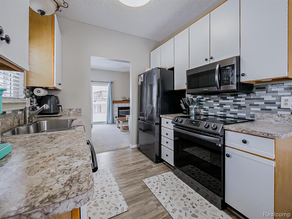41399 Belden Circle, Novi, MI 48377 — Photo 6