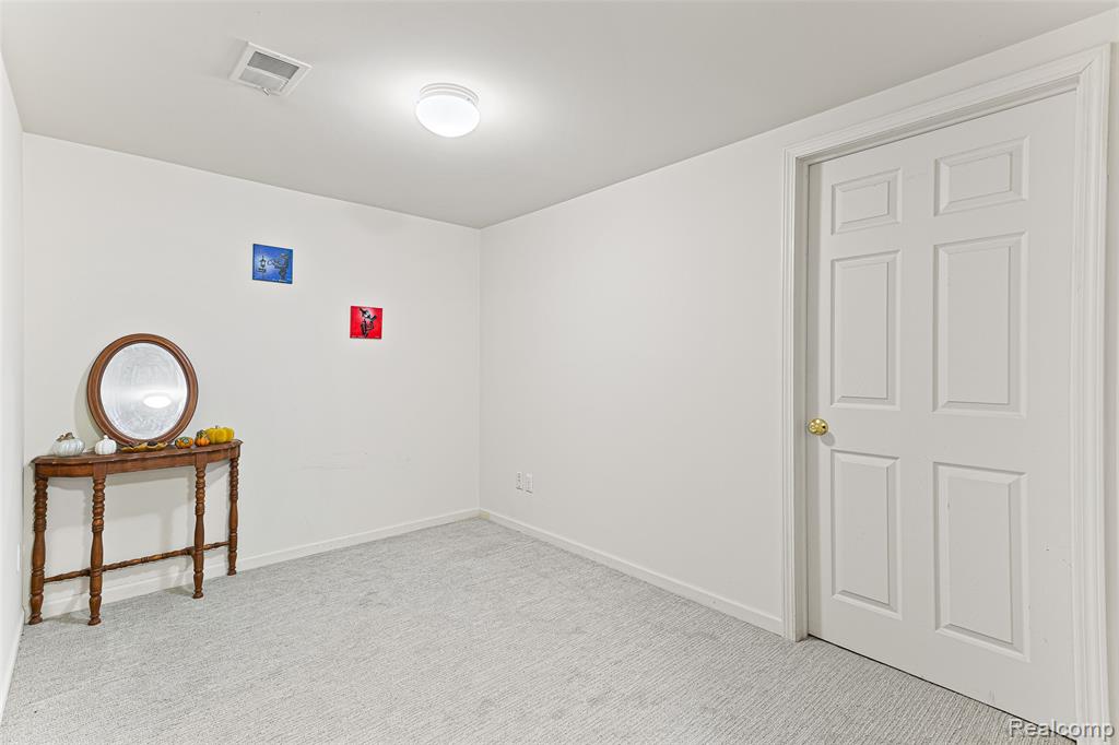 1033 Calpernia, Wixom, MI — Photo 36