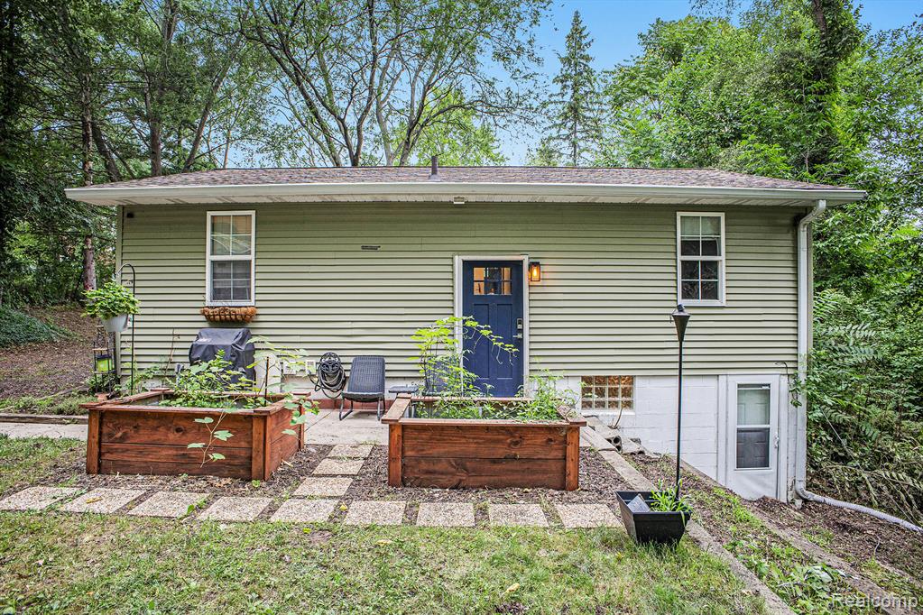 664 E HIGHLAND Road, Howell, MI 48843 — Photo 5