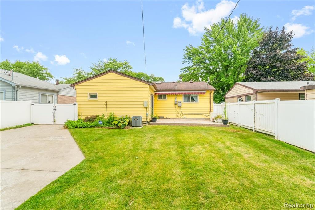 9436 Essex Street, Romulus, MI 48174 — Photo 11