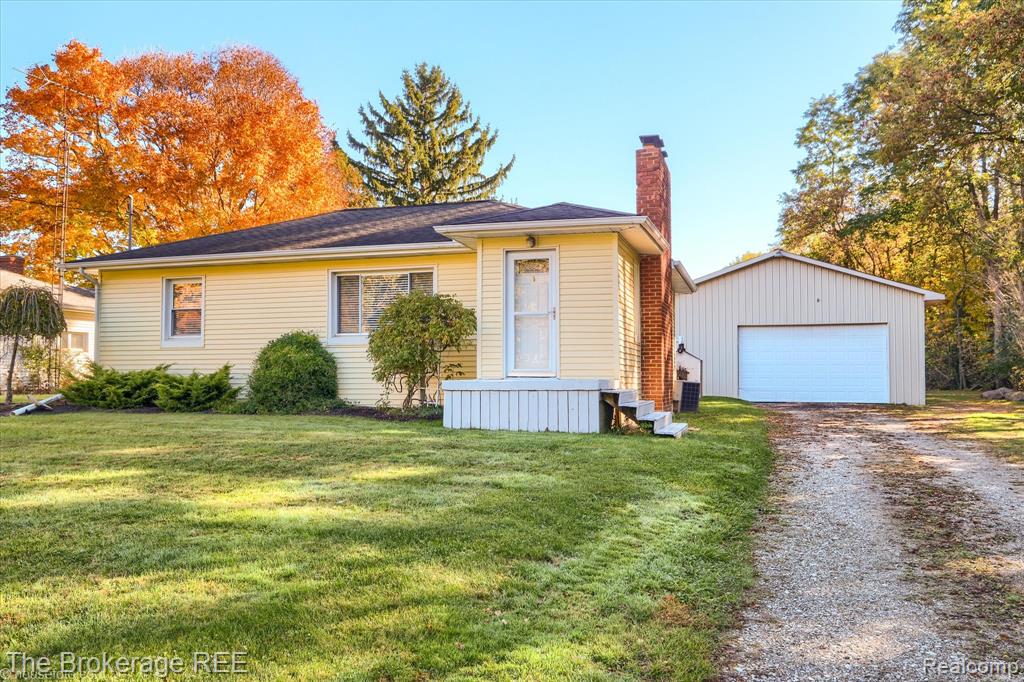 5400 N Center Road, Genesee, MI 48506 — front exterior