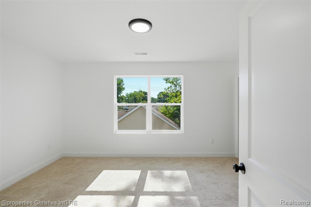 27824 Groveland Street, Madison Heights, MI 48071 — Photo 13