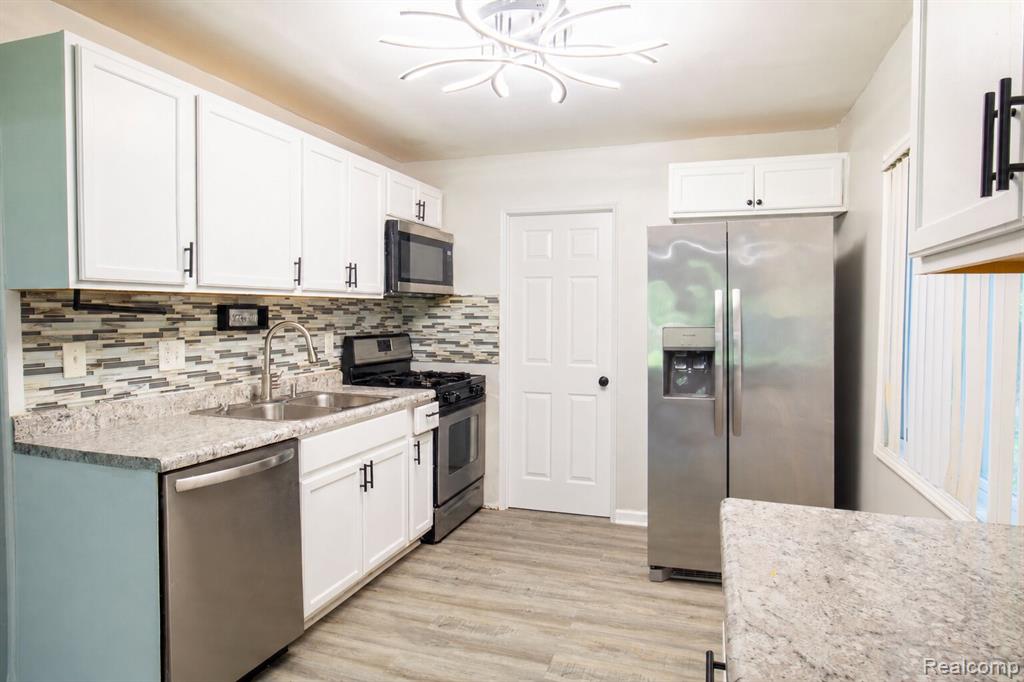 39751 Sylvia Street, Harrison Township, MI — Photo 9