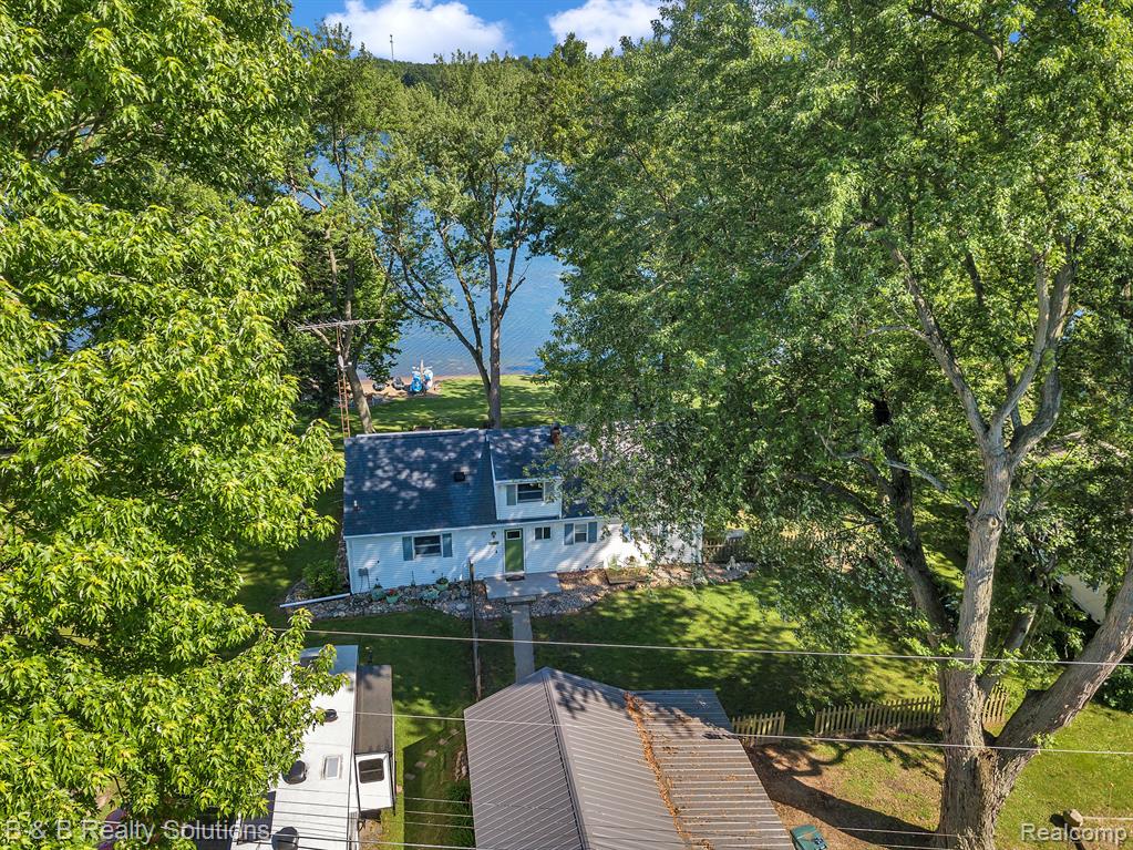 423 LOU ALICE Drive, Columbiaville, MI 48421 — Photo 53