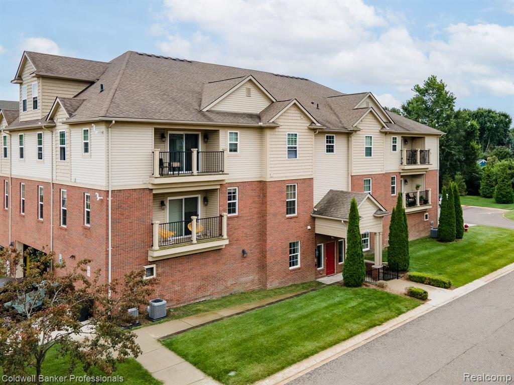 5656 Flagstaff Pines Dr, Shelby Twp, MI 48317 — front exterior