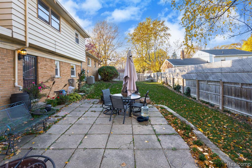 392 Cambridge Drive, Mount Clemens, MI 48043 — Photo 10