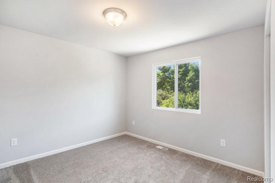 6122 Sage Court, Grand Blanc, MI 48439 — Photo 18