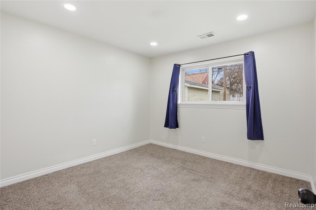 891 E Harwood Avenue, Madison Heights, MI 48071 — Photo 12