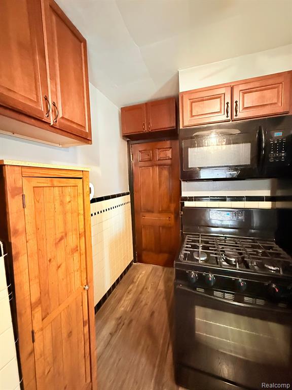 9583 RUTLAND Street, Detroit, MI 48227 — Photo 12