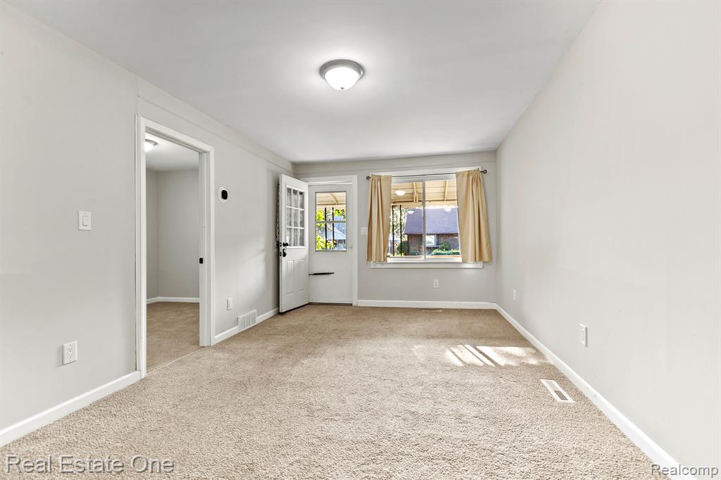3993 WEDDELL Street, Dearborn Heights, MI 48125 — Photo 5