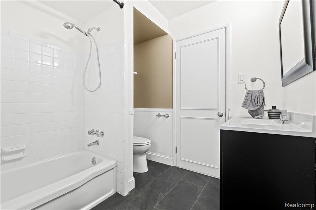 4675 QUARTON Road, Bloomfield Hills, MI 48301 — Photo 28