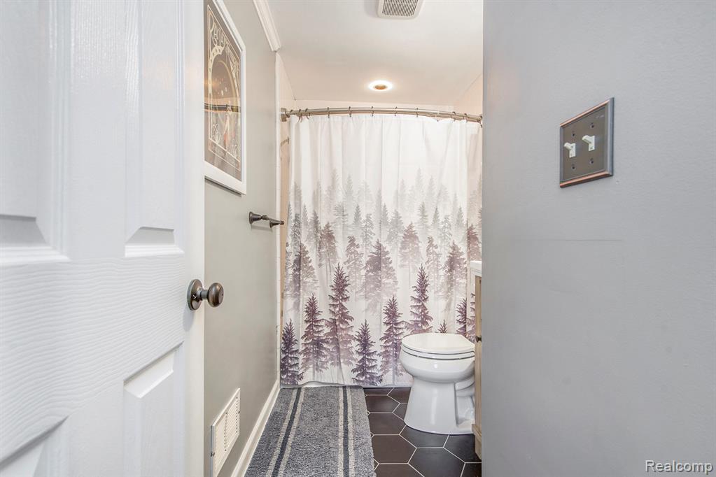 11 Metroview Court, Ann Arbor, MI 48108 — Photo 15