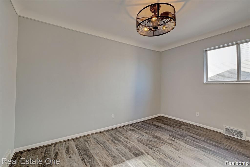 45752 JEFFERSON Avenue, Chesterfield, MI 48047 — Photo 26