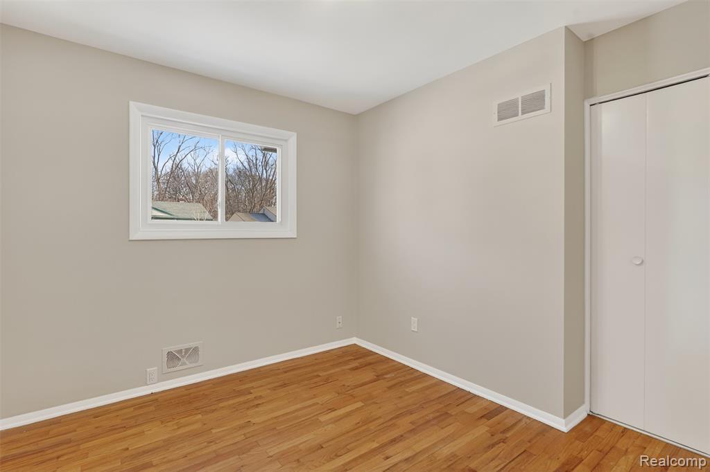 735 Elmwood Drive, Fenton, MI 48430 — Photo 18