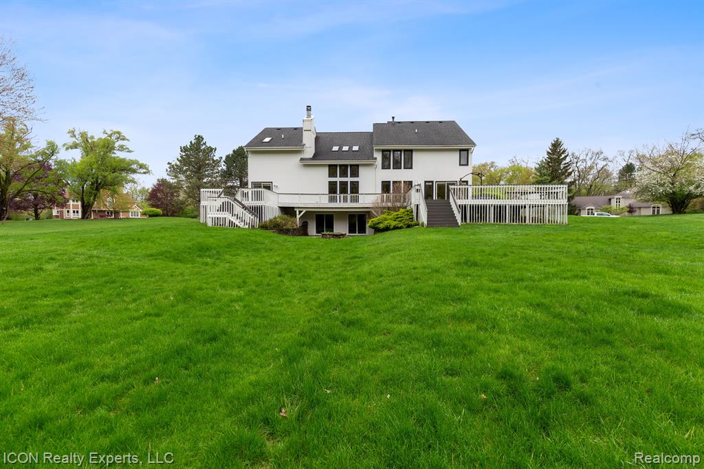 5215 DEER RUN Circle, Orchard Lake Village, MI 48323 — Photo 59