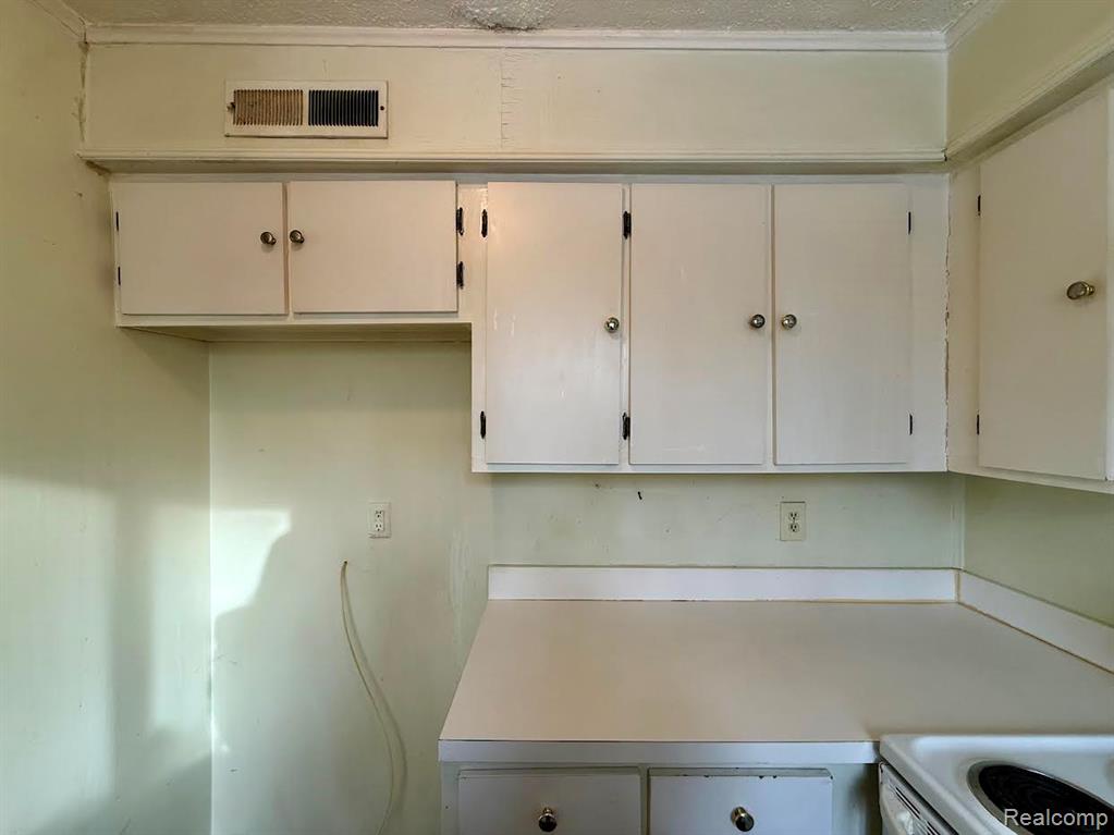 805 Estrada Drive, Belleville, MI 48111 — Photo 21