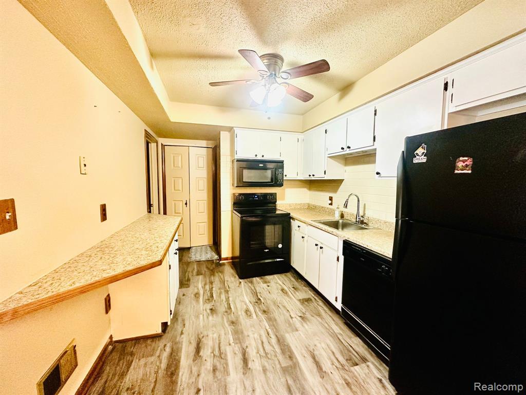 29720 CITY CENTER Drive, 4, Warren, MI 48093 — Photo 6