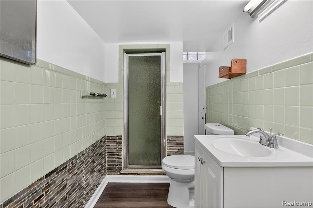 18671 Huntington Avenue, Harper Woods, MI 48225 — Photo 34