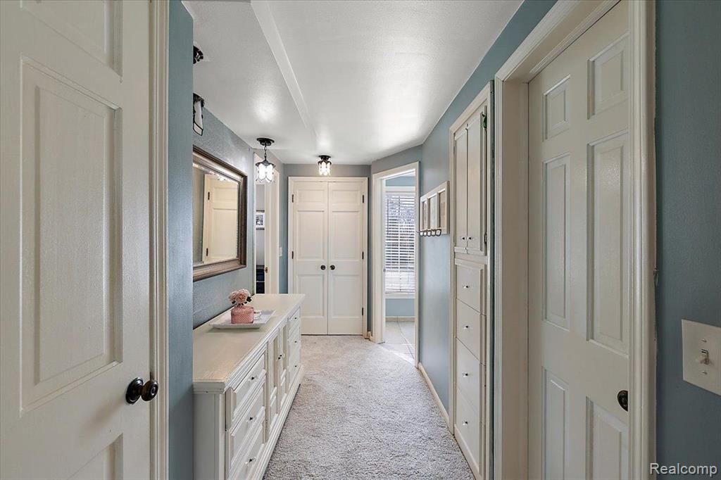 628 BENNINGTON Drive, Bloomfield Hills, MI 48304 — Photo 44