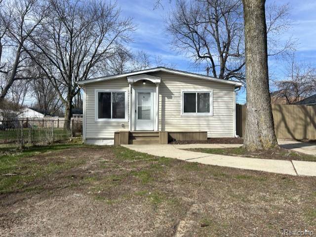 4024 Wenonah Lane, Waterford, MI 48328 — Photo 2