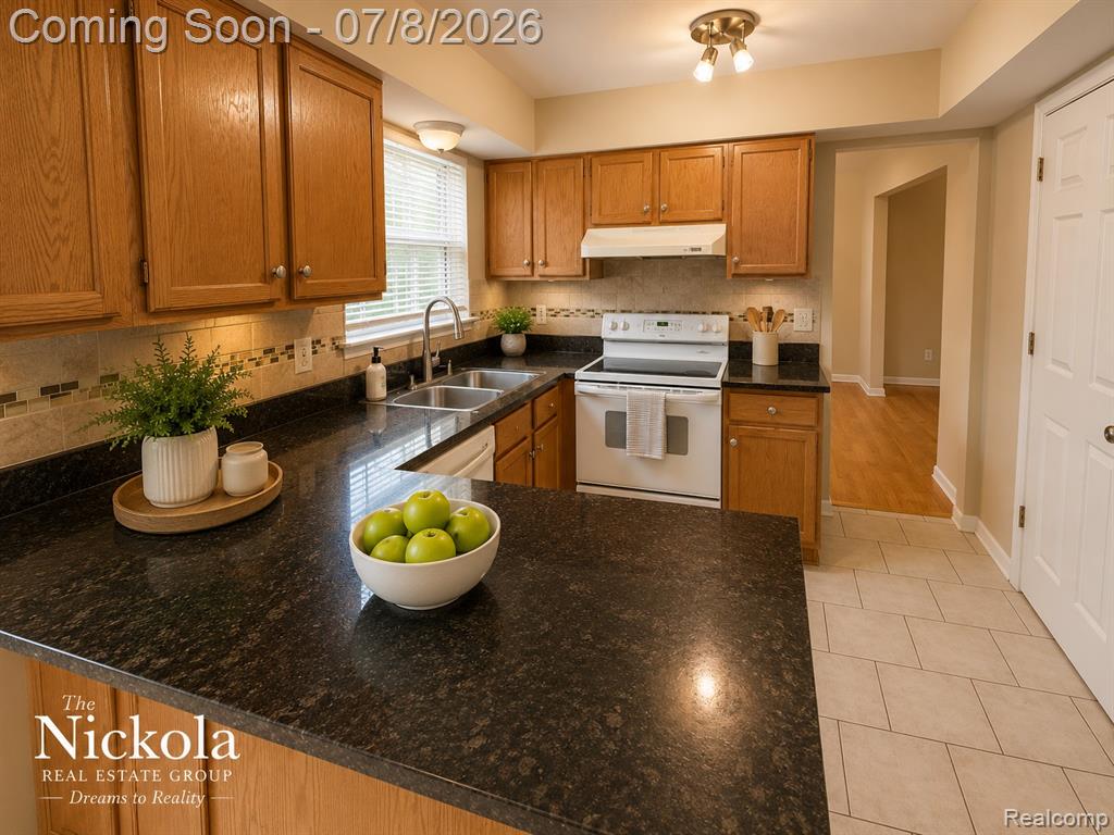 414 WHITNEY Drive, Rochester Hills, MI 48307 — Photo 14